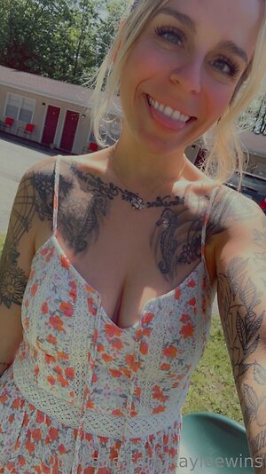 creepypeachesx Nude Leaked Photo #17