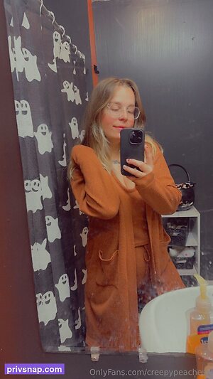 creepypeachesx Nude Leaked Photo #21
