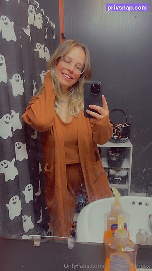 creepypeachesx Nude Leaked Photo #22