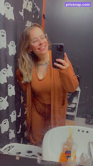 creepypeachesx Nude Leaked Photo #23