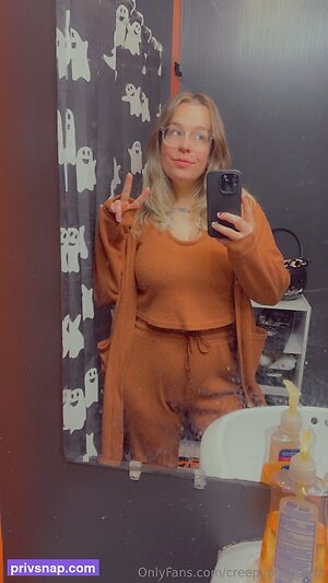 creepypeachesx Nude Leaked Photo #25