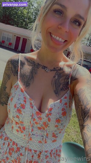 creepypeachesx Nude Leaked Photo #36