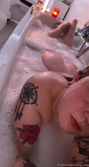 curvy carly Nude Leaked Photo #15