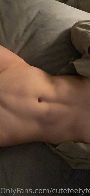 cutefeetyfeet Nude Leaked Photo #2