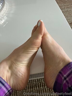 cutefeetyfeet Nude Leaked Photo #14