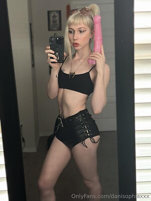 danisophiaxxx Nude Leaked Photo #12