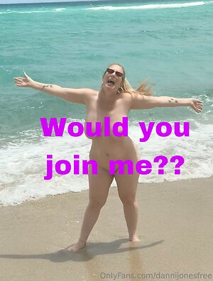dannijonesfree Nude Leaked Photo #4