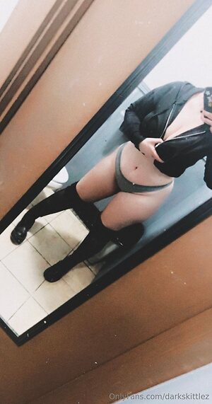darkskittlez Nude Leaked Photo #9