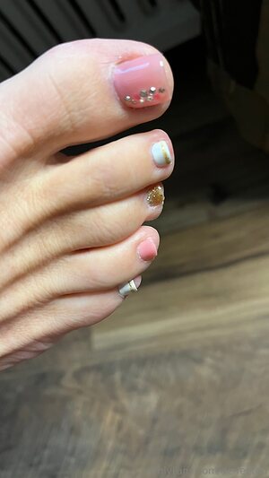 de-feeted Nude Leaked Photo #40