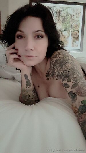 deelirium Nude Leaked Photo #2