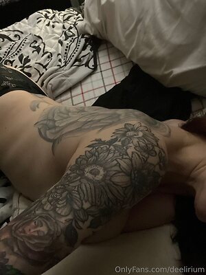 deelirium Nude Leaked Photo #4
