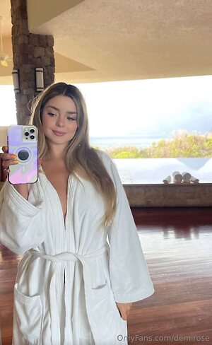 demirose Nude Leaked Photo #7