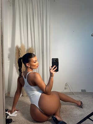 denicemelinn Nude Leaked Photo #9
