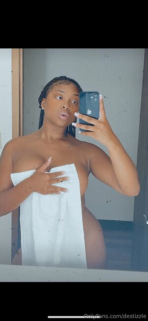 destizzle Nude Leaked Photo #4