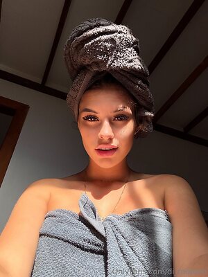 di moreno Nude Leaked Photo #4