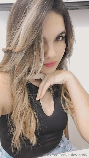 dixiesantini7 Nude Leaked Photo #7