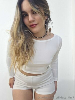 dixiesantini7 Nude Leaked Photo #12
