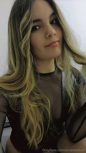 dixiesantini7 Nude Leaked Photo #15