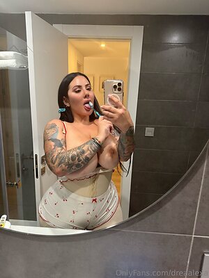 dreaalexa Nude Leaked Photo #6