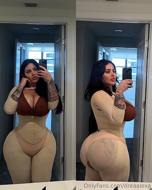 dreaalexa Nude Leaked Photo #15