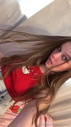 egirlshae Nude Leaked Photo #16