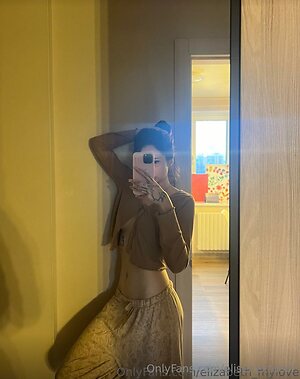 elisenextdoor Nude Leaked Photo #13