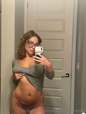 ella-enchanted2 Nude Leaked Photo #6