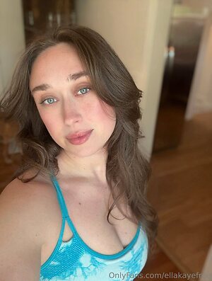 ellakayefree Nude Leaked Photo #11