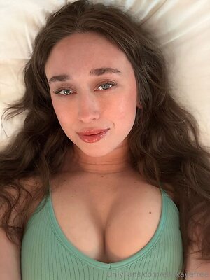 ellakayefree Nude Leaked Photo #19