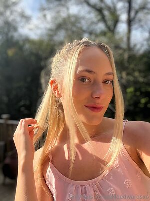 ellieedwardsxo Nude Leaked Photo #8