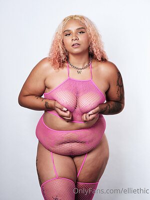 elliethic Nude Leaked Photo #11