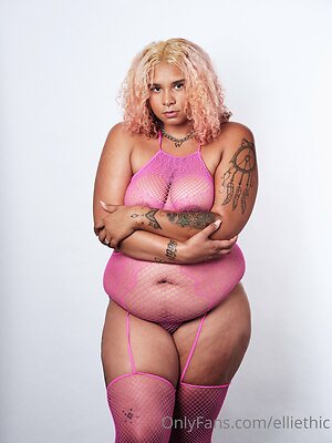 elliethic Nude Leaked Photo #12