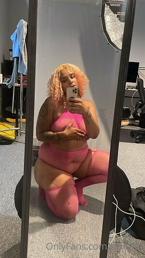 elliethic Nude Leaked Photo #17
