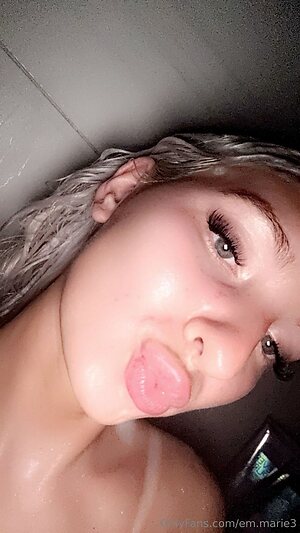 em marie3 Nude Leaked Photo #2