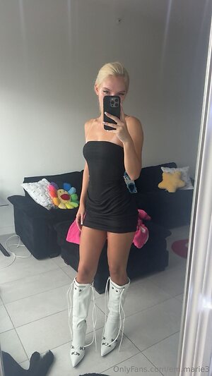 em marie3 Nude Leaked Photo #4