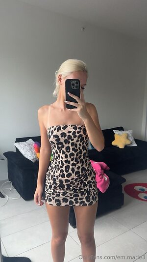 em marie3 Nude Leaked Photo #5