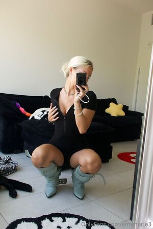 em marie3 Nude Leaked Photo #19