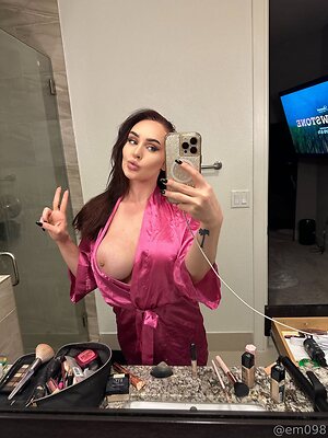 em098 Nude Leaked Photo #36