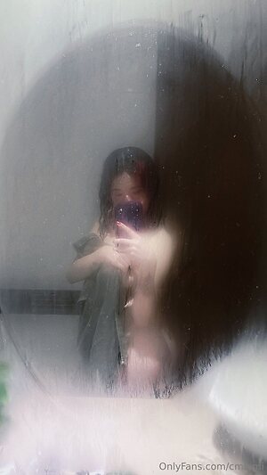 emi ero Nude Leaked Photo #12