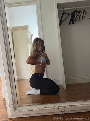 emiiixox Nude Leaked Photo #2