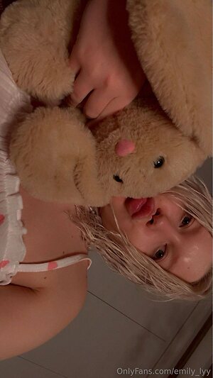 emily lyy Nude Leaked Photo #13
