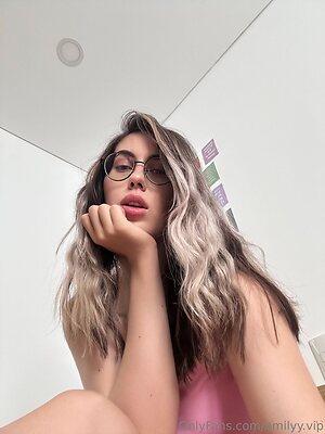 emilyy vip Nude Leaked Photo #4
