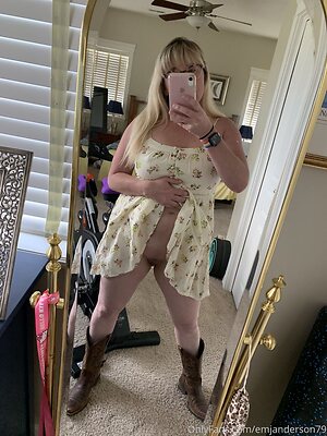 emjanderson79 Nude Leaked Photo #16