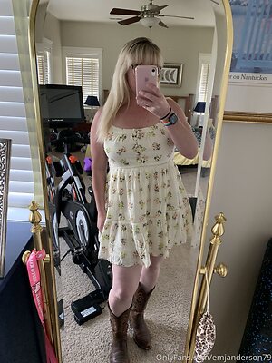 emjanderson79 Nude Leaked Photo #17