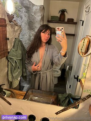 erinashford Nude Leaked Photo #26