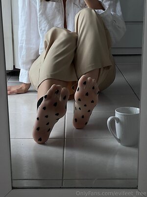 evifeet free Nude Leaked Photo #11