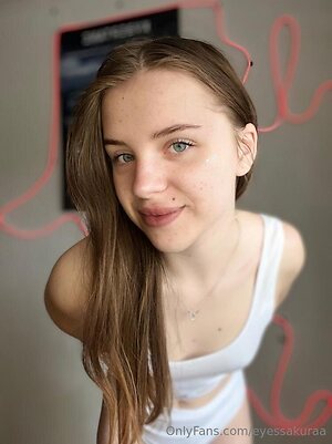 eyessakuraa Nude Leaked Photo #22