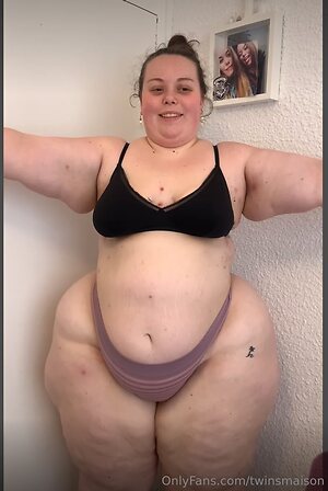 fatbigasstwins Nude Leaked Photo #32