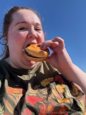 feedinglacey Nude Leaked Photo #5