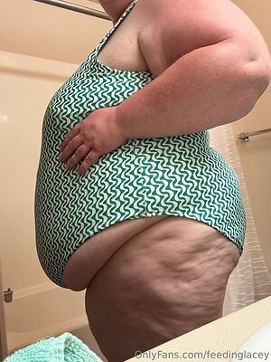 feedinglacey Nude Leaked Photo #6